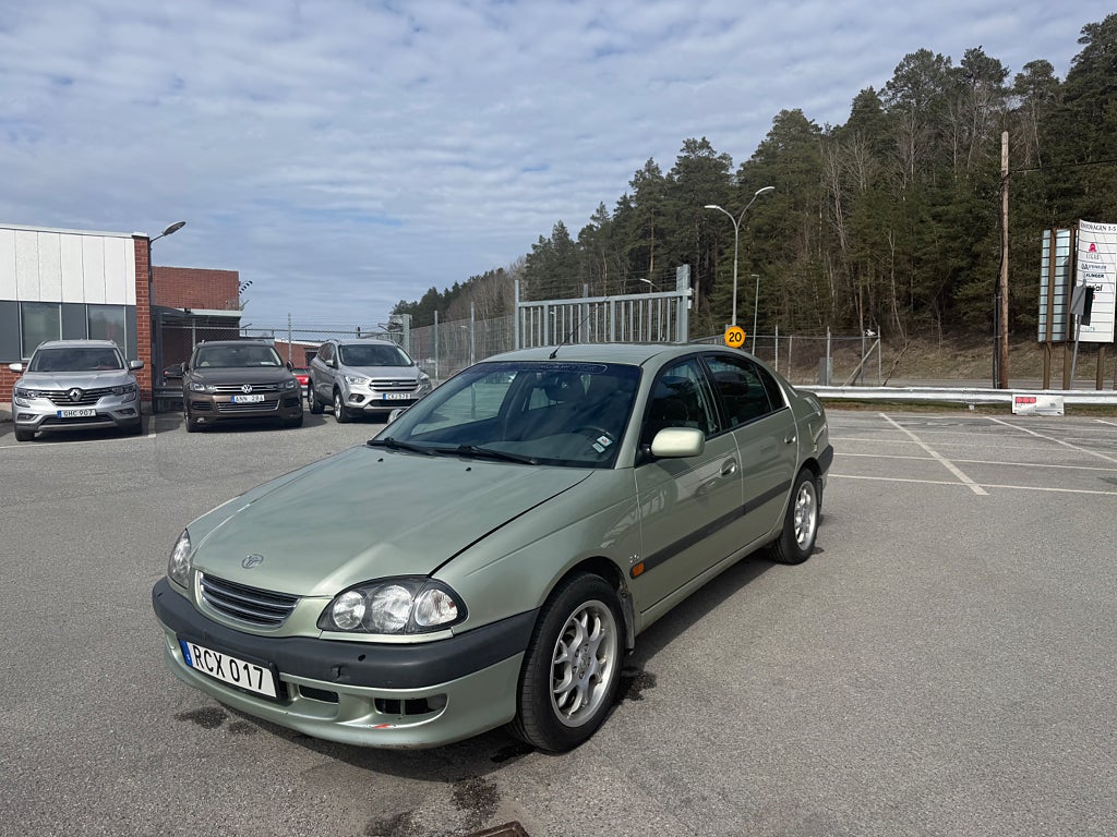 Toyota Avensis Sedan 2.0 128hk Automat 10200mil Två ägare Nybesiktigad