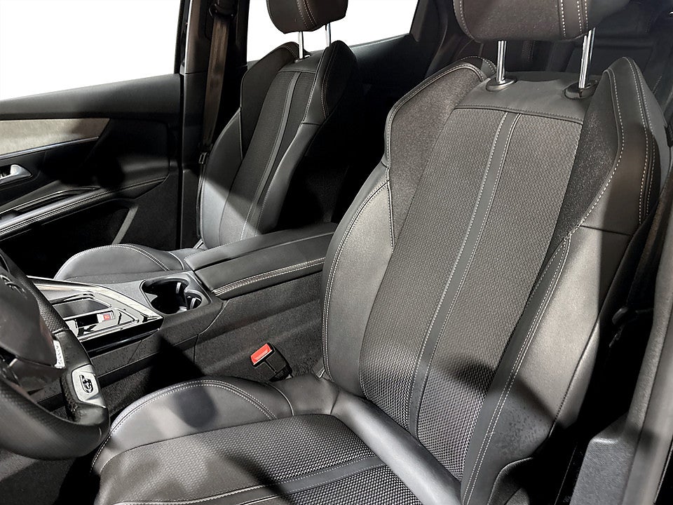 Bild på Peugeot 3008 GT Black Pack 1.2 PT 130hk Aut - B-KAMERA, CARPLAY