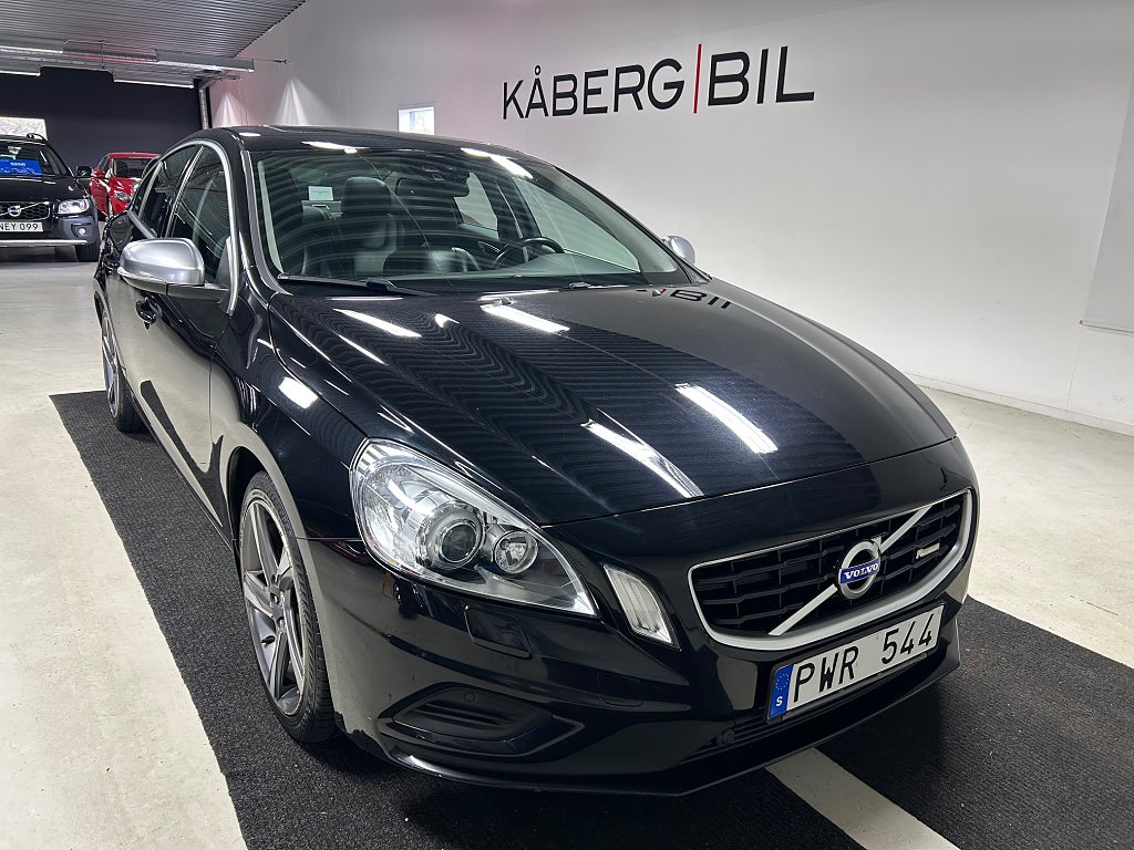 Volvo S60 D2 R-Design / Fullservad /Glaslucka /Räntekampanj