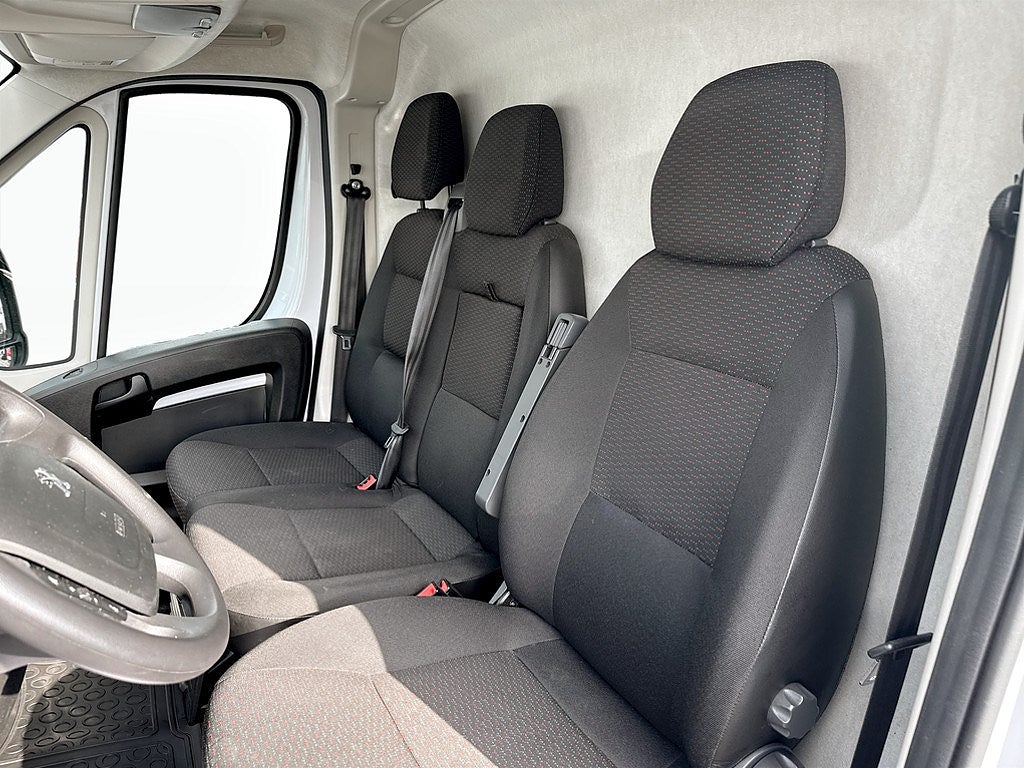 Bild på Peugeot Boxer PRO+ 335 2.2 BHDi 140hk L3H2 - DRAG, B-KAMERA