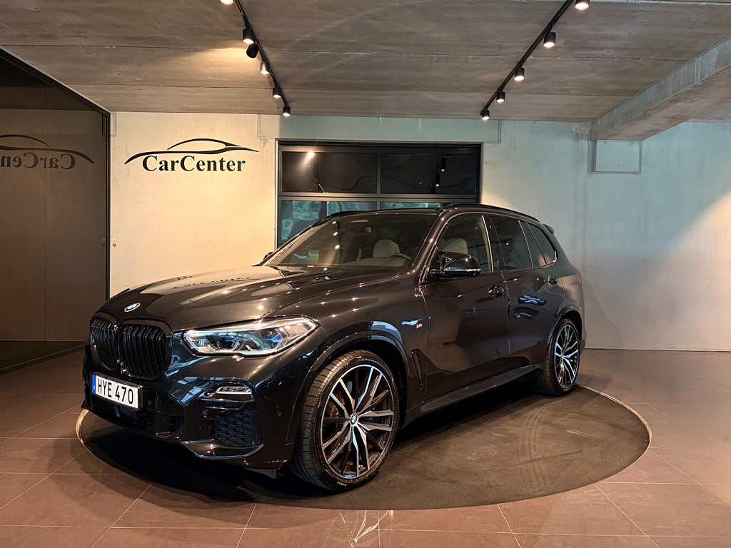 BMW X5 xDrive30d * M Sport *Headup*22" Fälg*Skylounge*Se spec