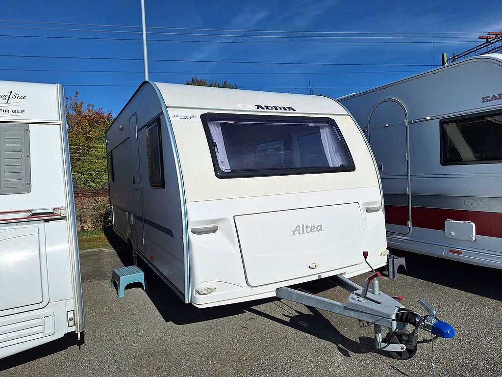 Adria Altea 512 UP Dubbelbädd, Solcell