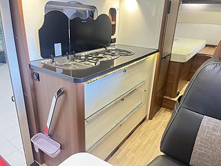 Husbil-halvintegrerad LMC T681 14 av 26