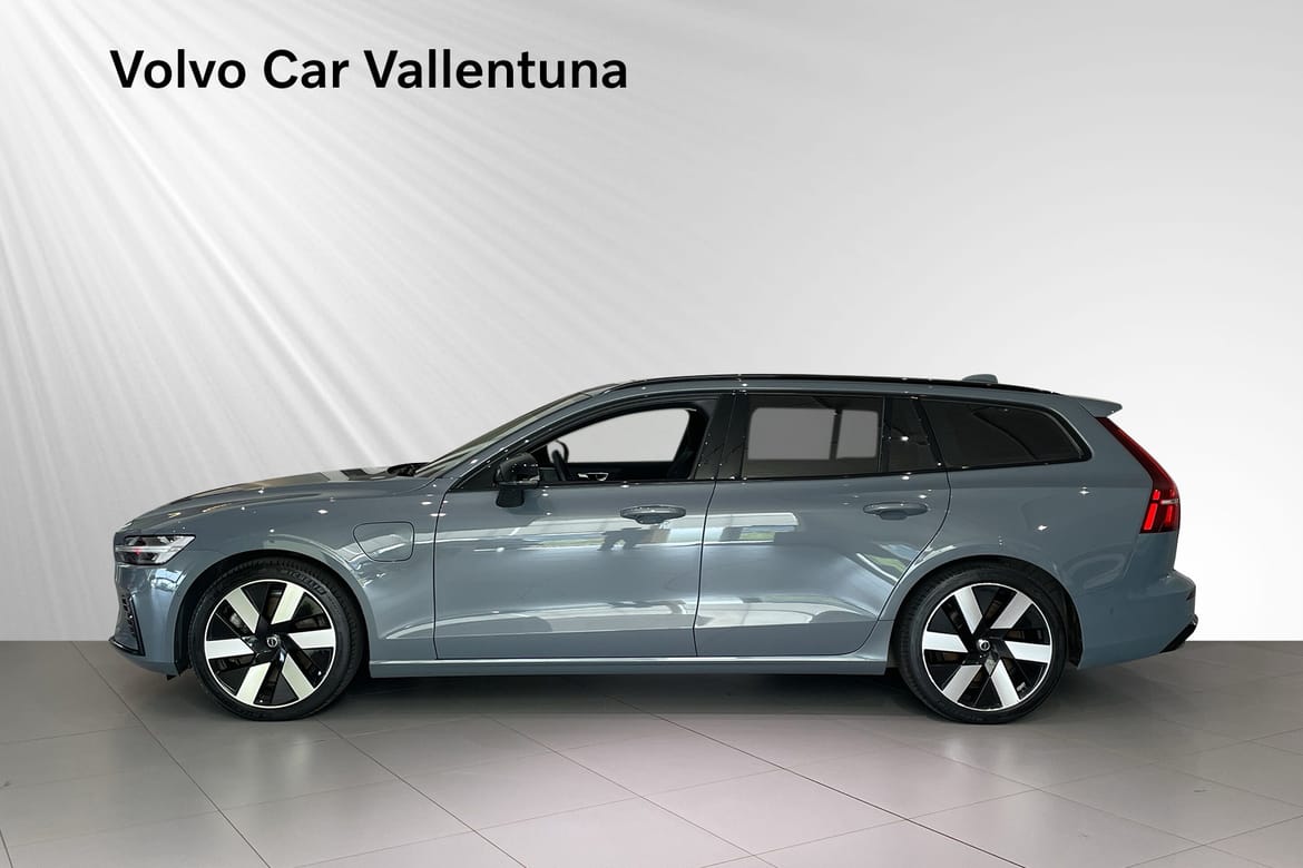 Volvo V60 Recharge T8 Ultimate Dark 2024, bild 3/53