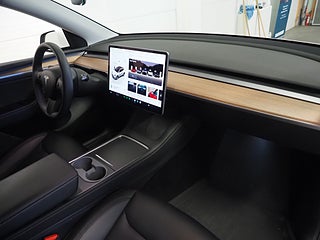 SUV Tesla Model Y 8 av 19