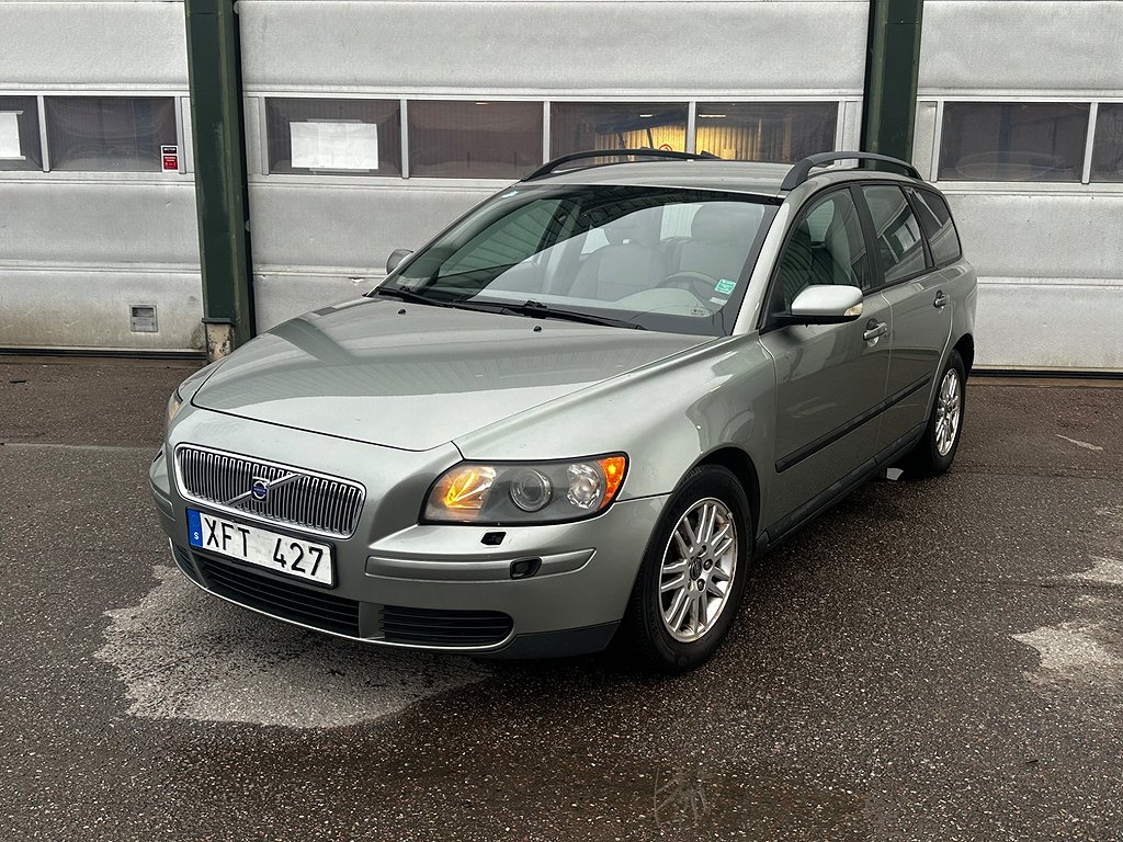 Volvo V50 1.8 Kinetic Dragkrok Motorvärmare Ny servad 