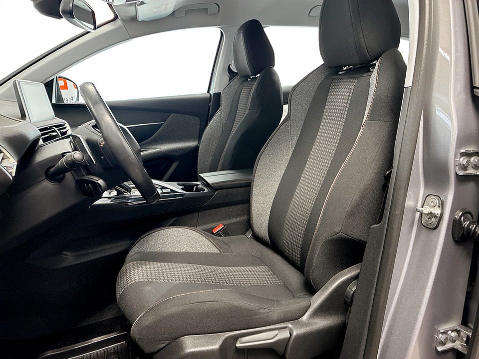 Bild på Peugeot 3008 Active 1.6 BHDi 120hk Aut P-SENSORER BAK FARTHÅLLARE