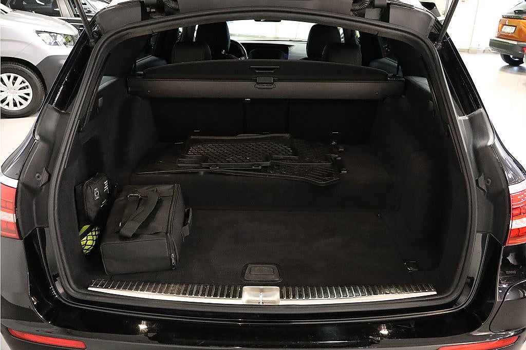 Bild på Mercedes-Benz E 300de AMG Line T 4MATIC 306hk - DRAG, WIDESCREEN