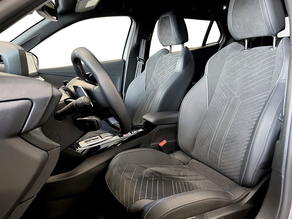Bild på Peugeot 2008 GT 1.2 PT 130hk Aut B-KAMERA CARPLAY