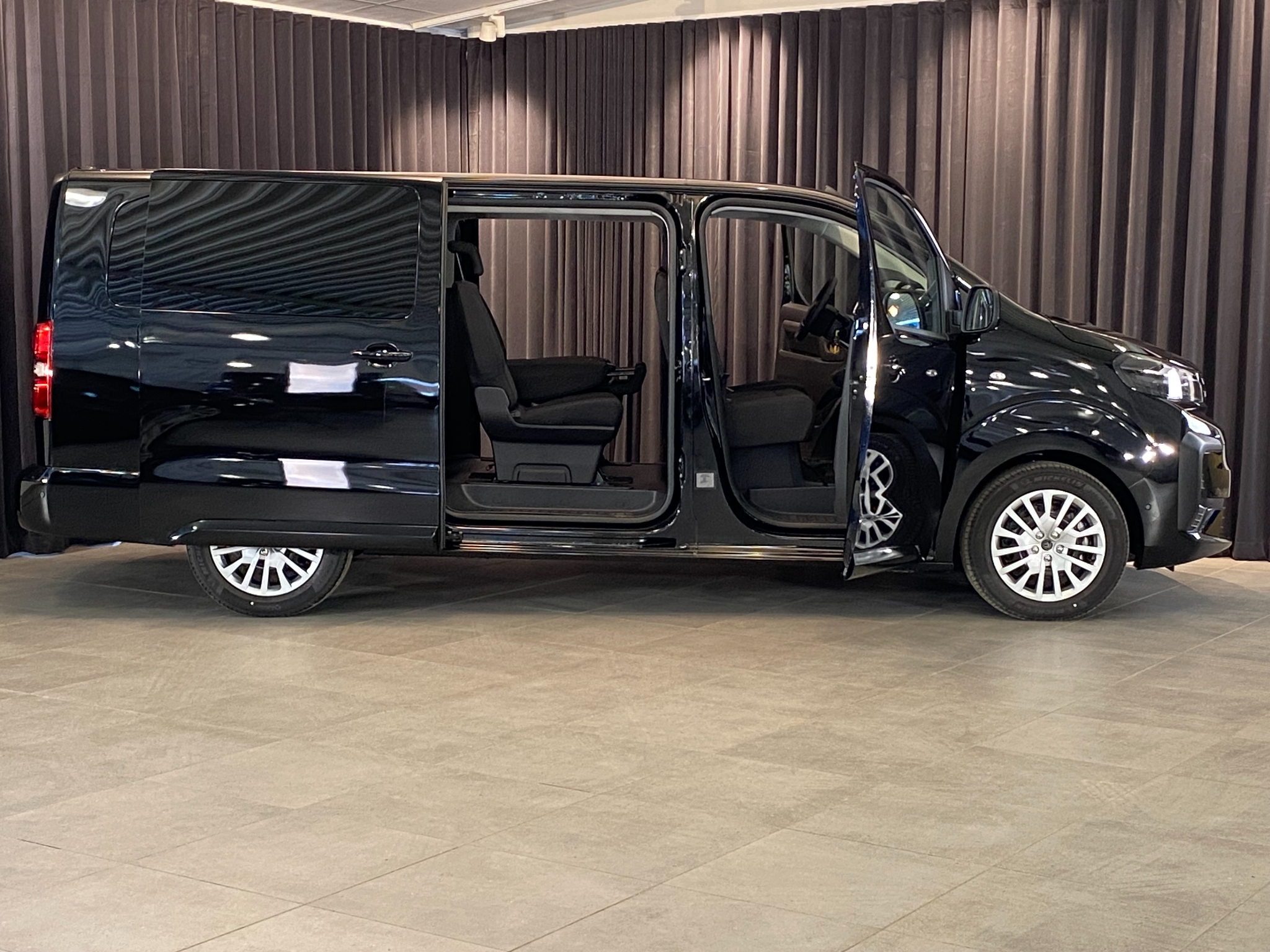 Peugeot Traveller 2026, bild 6/104