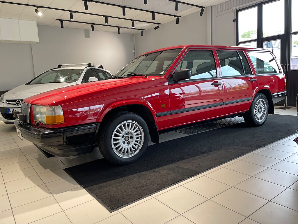Volvo 740 Kombi 2.3 GL *Se skicket!!