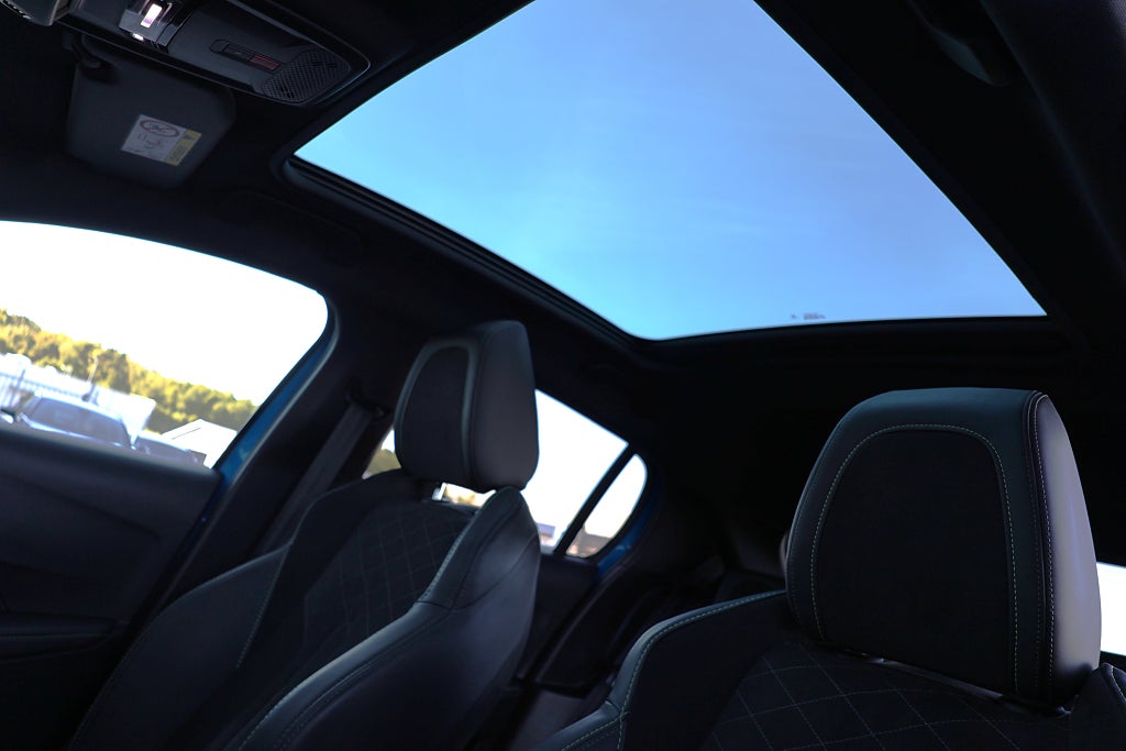 Peugeot E-208 GT Pack 50kWh 136hk Panoramaglastak Nyservad