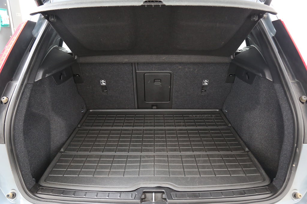 Volvo XC40 Recharge Twin Pro P8 AWD 360° H/K Pano Skinn 20" Drag 2022