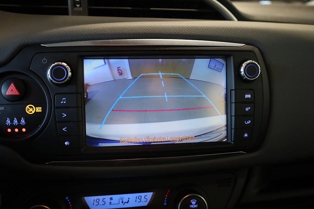 Toyota Yaris Hybrid e-CVT Active Kamera Blåtand Nyservad 2017
