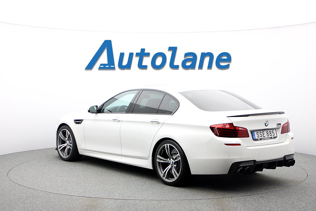 BMW M5 DCT Akrapovic, B&O, HUD, Taklucka Sommarkampanj 4.99%