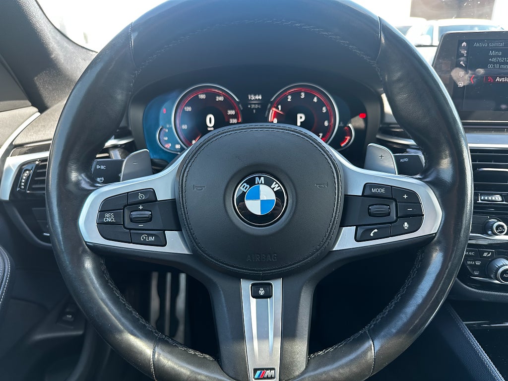 BMW M550I V 8 / xDrive Sedan / Panorama