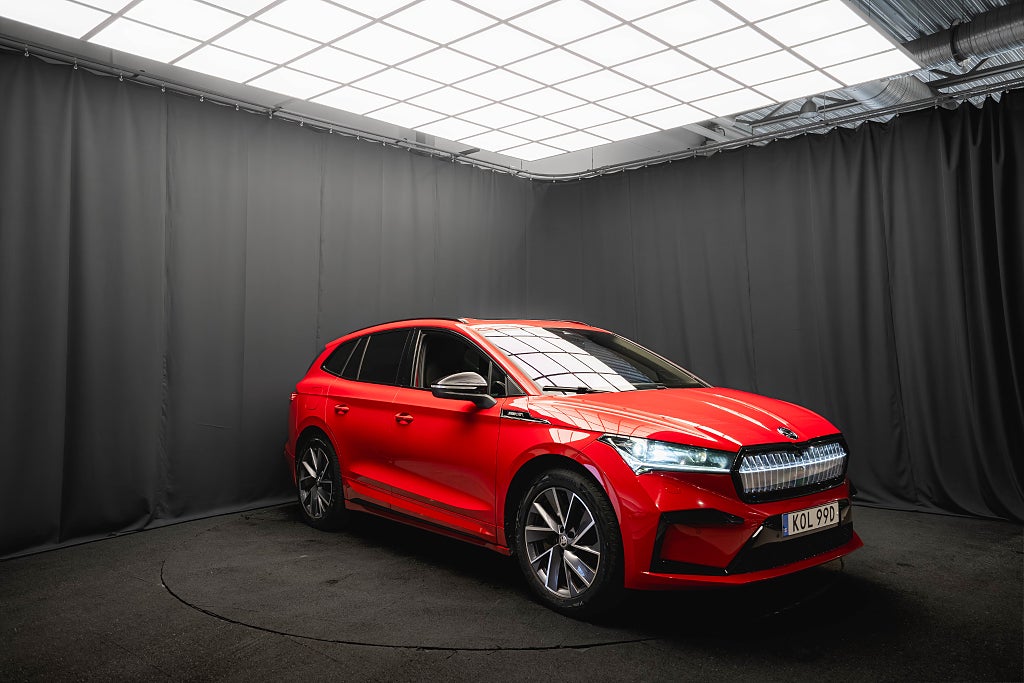 Skoda Enyaq iV 80x SPORTLINE DRAG 360 KAMERA HUD PANO 93% BATTERIHÄLSA