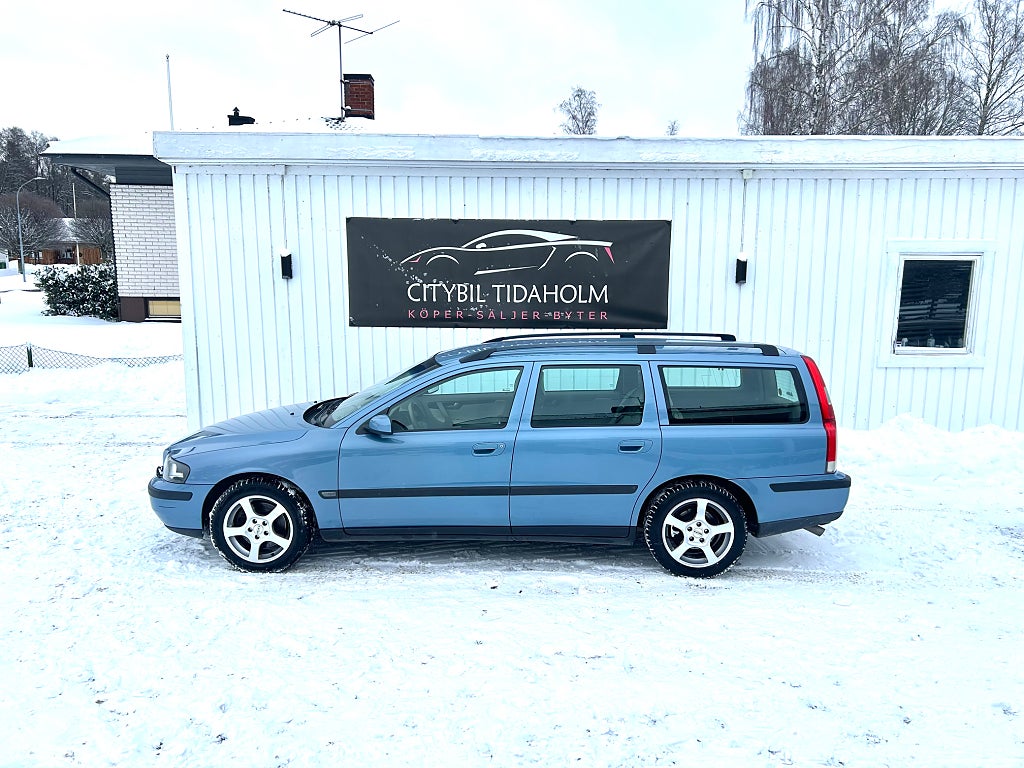 Volvo V70 2.5T Business  Få ägare/drag