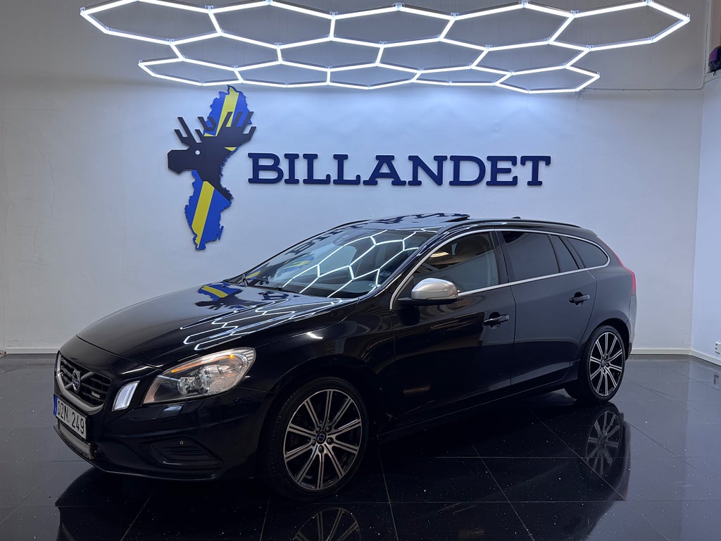 Volvo V60 D4 AWD Geartronic R-Design-Navi-Drag-Taklucka-Eu5