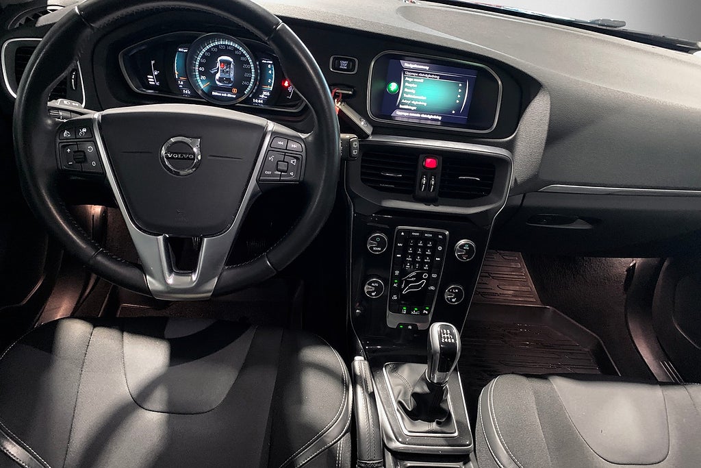 Volvo V40 T3 152hk Momentum | Business Adv | Intellisafe | Navi 2018