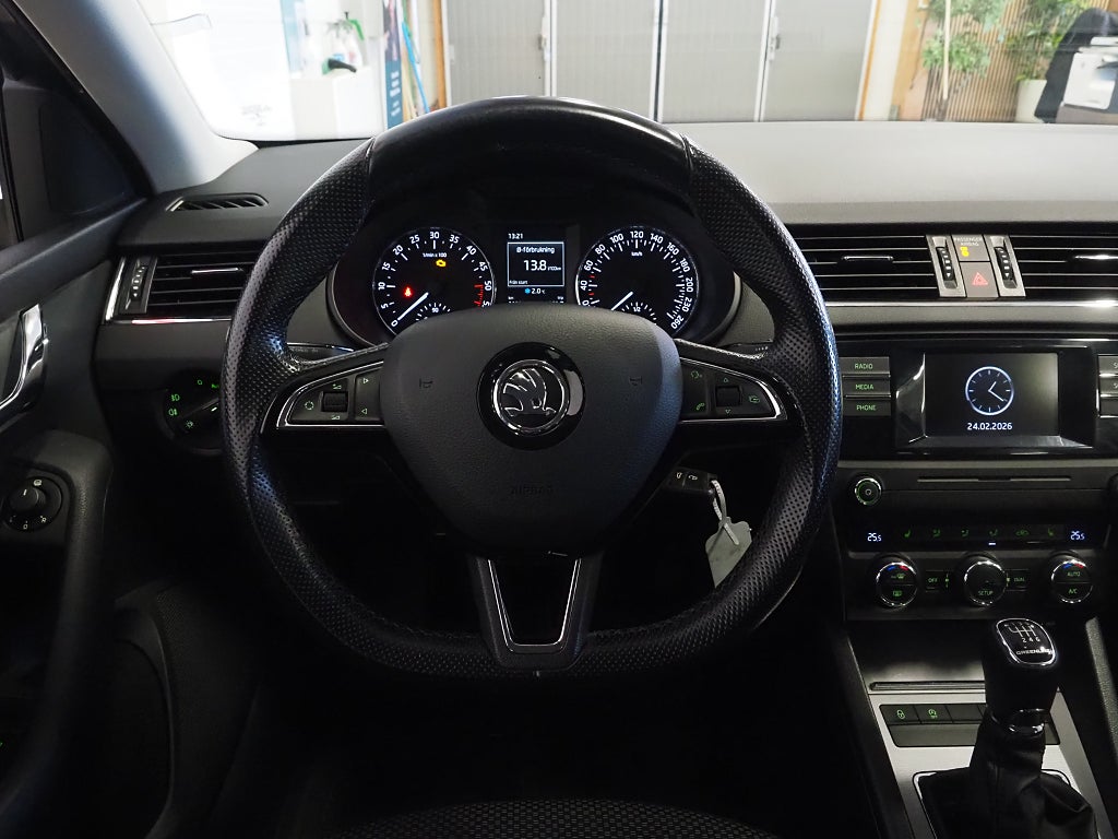 Skoda Octavia 1.6 TDI 110hk Greenline Pluspaket Dragkrok P-Sensorer 2015