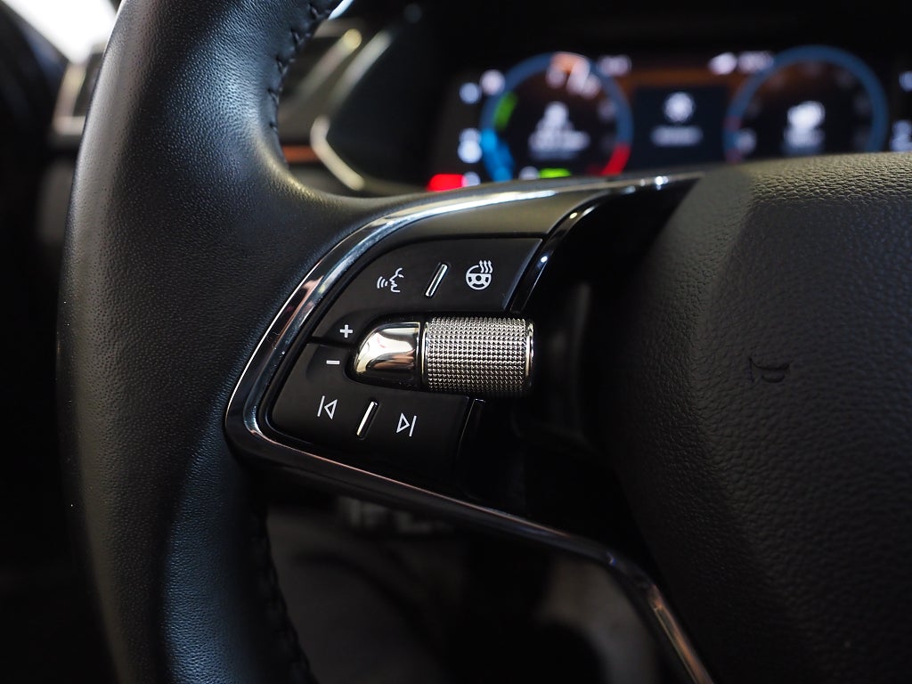 Skoda Superb iV 1.4 TSI iV 218hk Style | Drag | Värmare | Cockpit | 2023