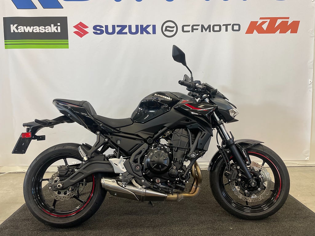 Kawasaki Z650 ABS "Nyskick med endast 40mil"