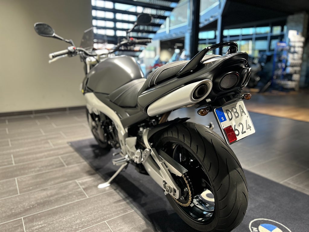 Suzuki GSR600 B-King / Premium sadel / Puig vindruta / Tail-tidy