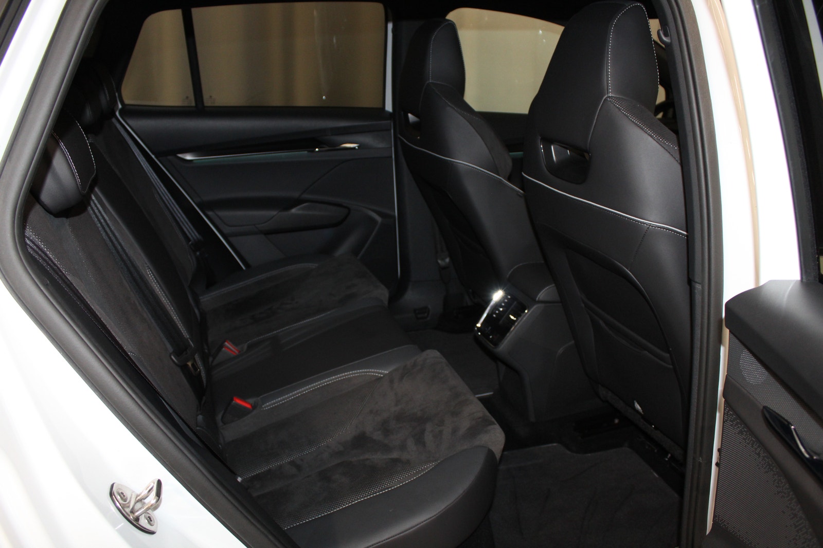Skoda Enyaq iV 80x 265HK, Sportline, Drag, S&V-hjul, Kamera, Värmepump 2023 - miniatyr 26