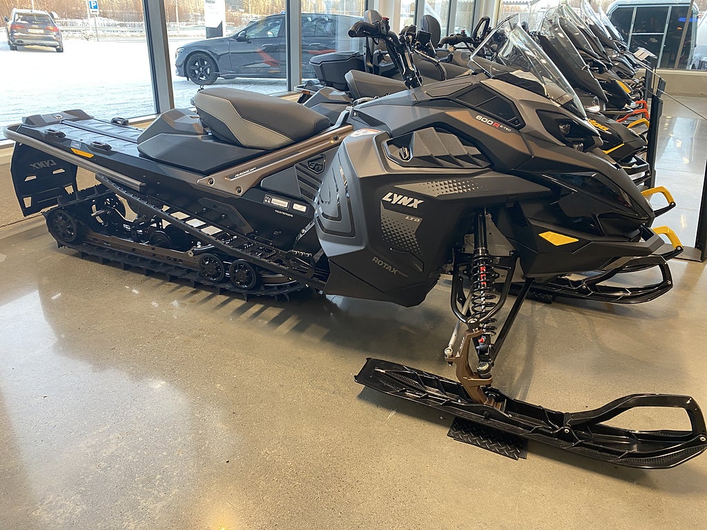Lynx XTerrain Limited 600R E-TEC 3700 Elstart & 10.25 Color Touchscre