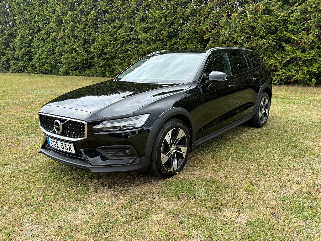 Volvo V60 Cross Country B4 AWD Adv SE /Dragkrok/Harmankardon  
