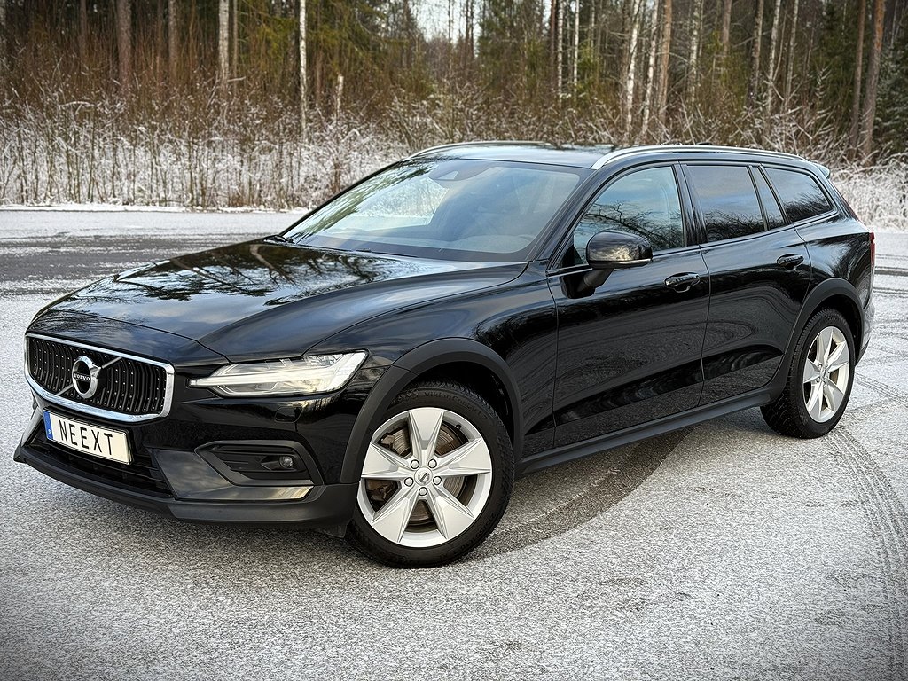 Volvo V60 Cross Country B4 AWD Momentum Drag/B-Kam/MOMS/VAT