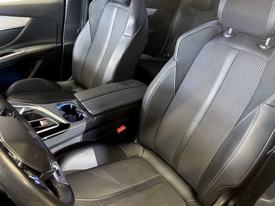 Bild på Peugeot 5008 GT 1.2 PT 130hk Aut 7-SITS B-KAMERA CARPLAY