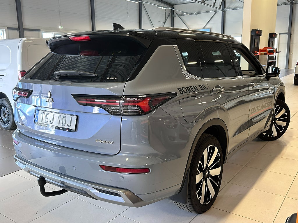 Mitsubishi Outlander PHEV CVT AWD 306hk Instyle Panorama Dragkrok thumbnail