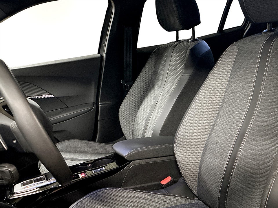 Bild på Peugeot 2008 Allure 1.2 PT 130hk Aut B-KAMERA CARPLAY