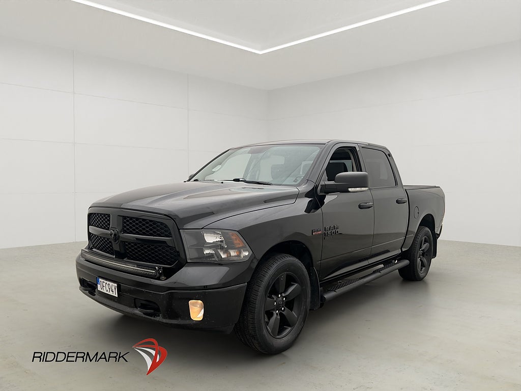 Dodge RAM Classic Night V8 4x4 Dragkrok Alpine Taklucka Moms