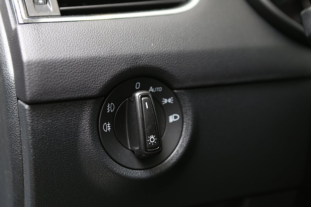 Skoda Octavia 1,2 TSI Elegance Kombi Aut Motorvärmare 2015