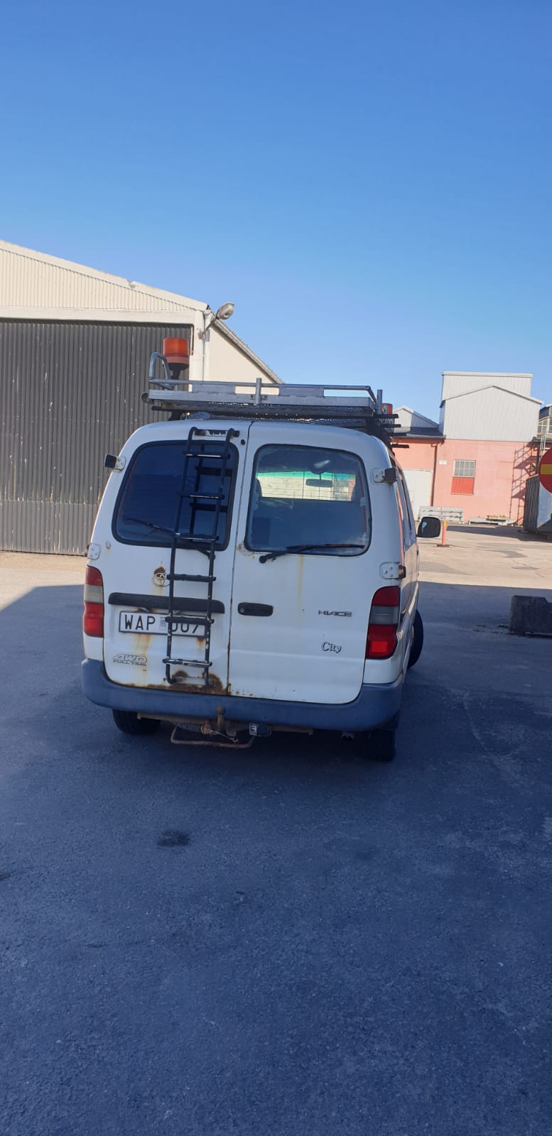 Toyota HiAce Skåpbil 2.5 4WD 102hk 2004, bild 4/32