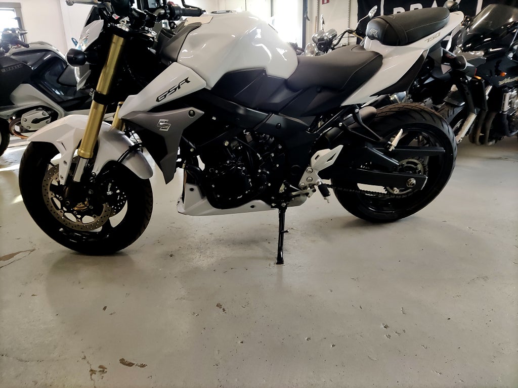 Suzuki GSR750A Ny servad | 