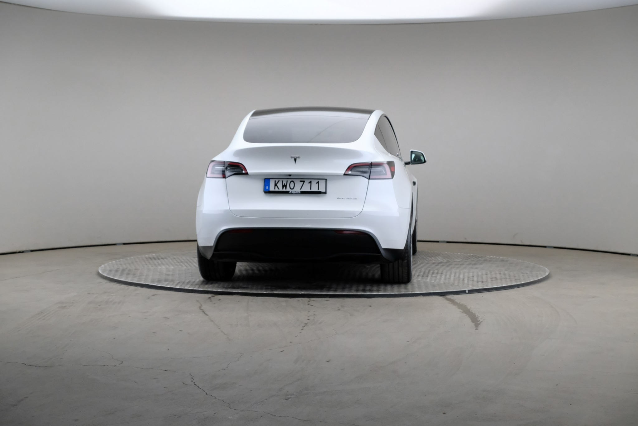 Tesla Model Y Long Range 514hk AWD Drag 2024, bild 2/10