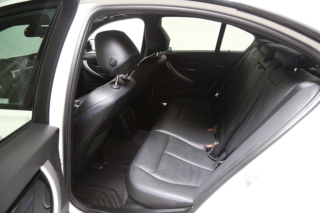 BMW 320D xDrive 190hk M Sport Aut Sedan Navi Skinn Kamera Drag 2018