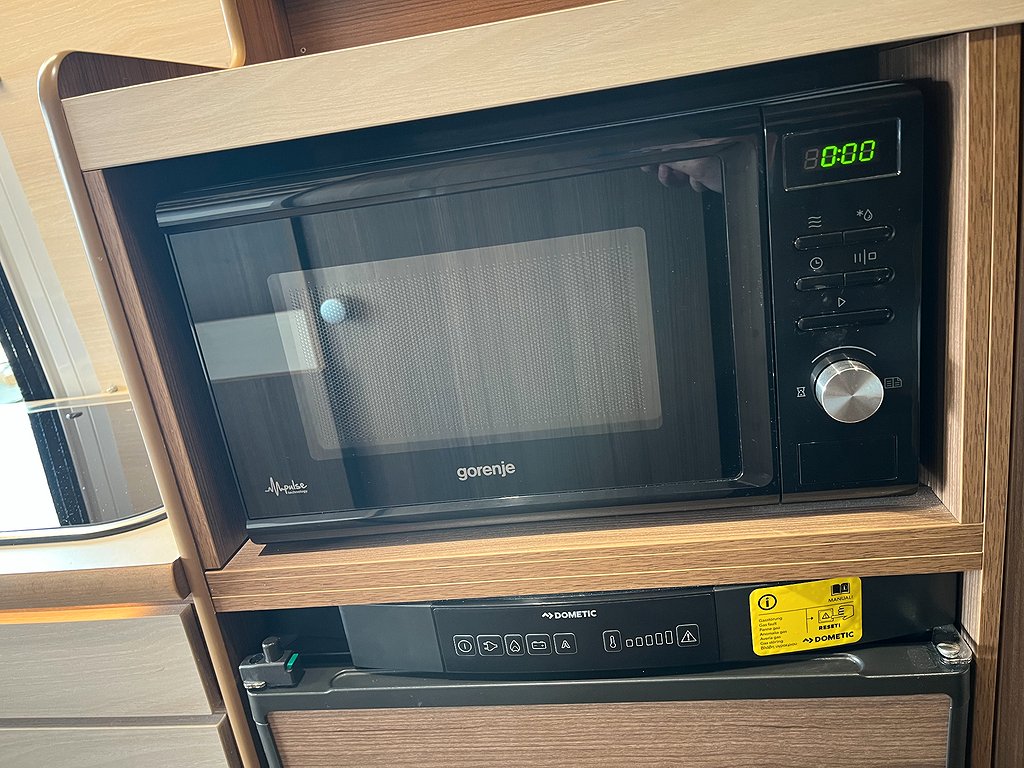 Bravia Swan 699 / Mercedes / Långbädd / Solcell / Drag /Auto - Bravia