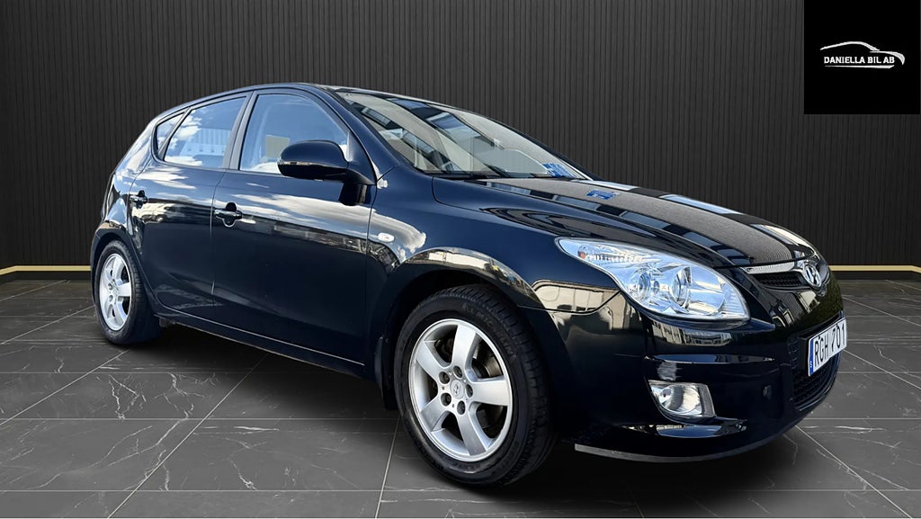Hyundai i30 1.6 ENDAST 9 990 MIL NYSERVAD 
