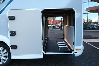 Husbil-integrerad Knaus Van Ti 640 6 av 23