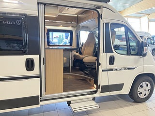 Husbil-halvintegrerad Adria TWIN 600 SP AXESS 9 av 25