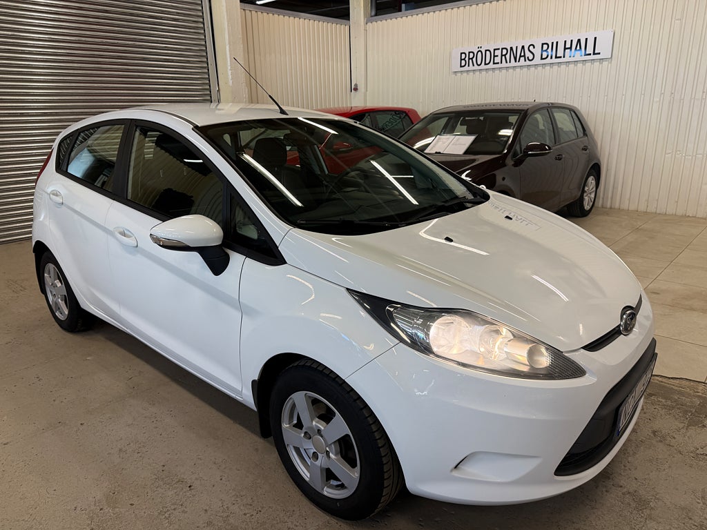 Ford Fiesta 5-dörrar 1.25 Trend Euro 5/ Nyservad/ Låga mil 