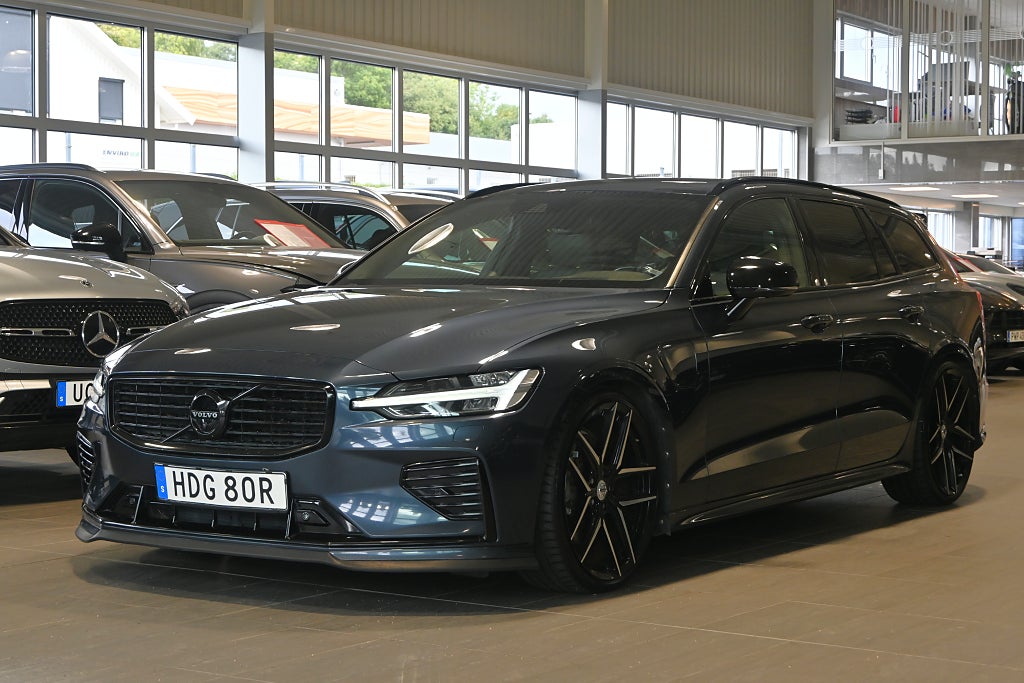 Volvo V60 T8 Twin Engine AWD R-Design B&W HUD 360 Navi Drag VOC