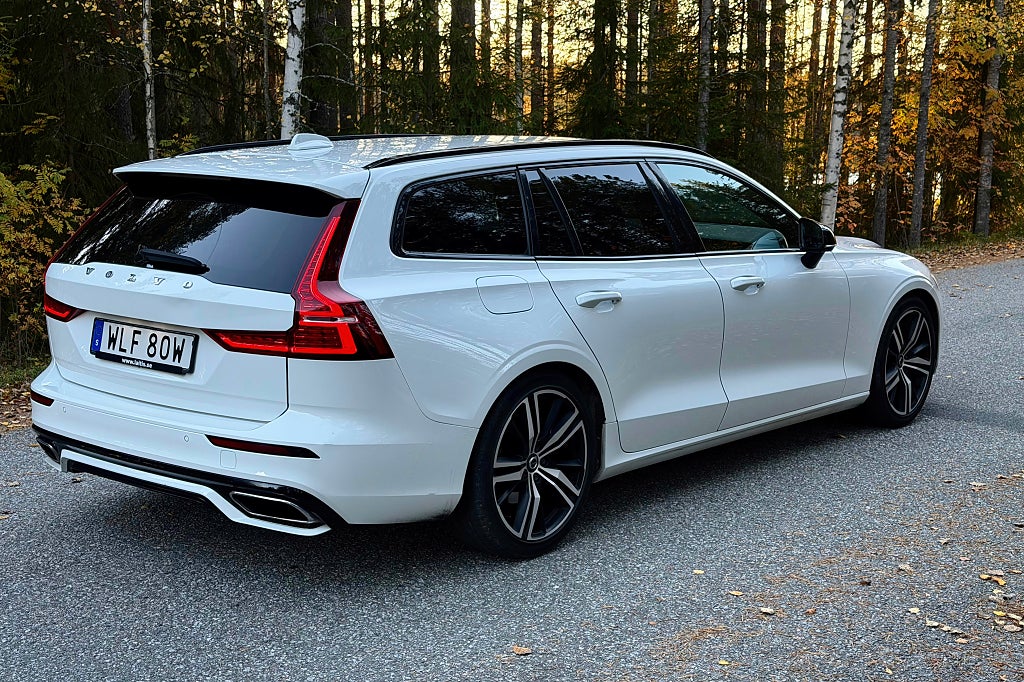 Volvo V60 D4 AWD Geartronic R-Design|Dragkrok|Svart innertak|VoC