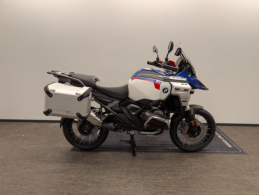BMW R1300GS Adventure Trophy Höjd 860-890mm Sidoväskor ingår