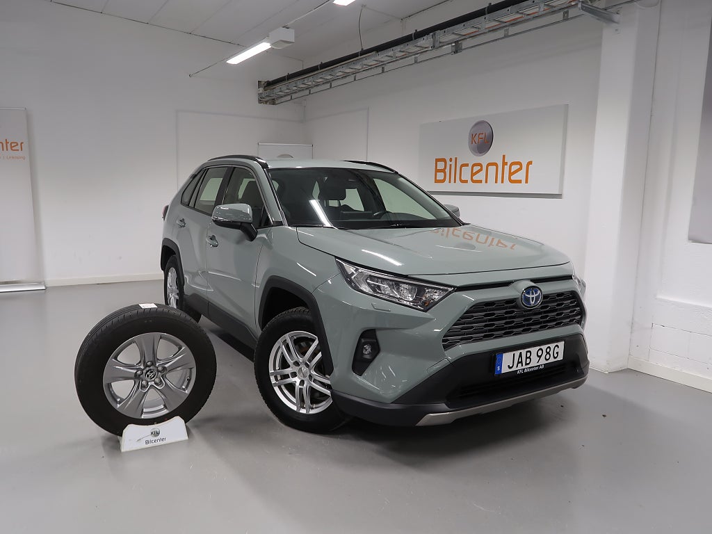 Toyota RAV4 *KAMPANJ* Hybrid AWD-i V-Däck ingår Drag-Kamera-CarPlay
